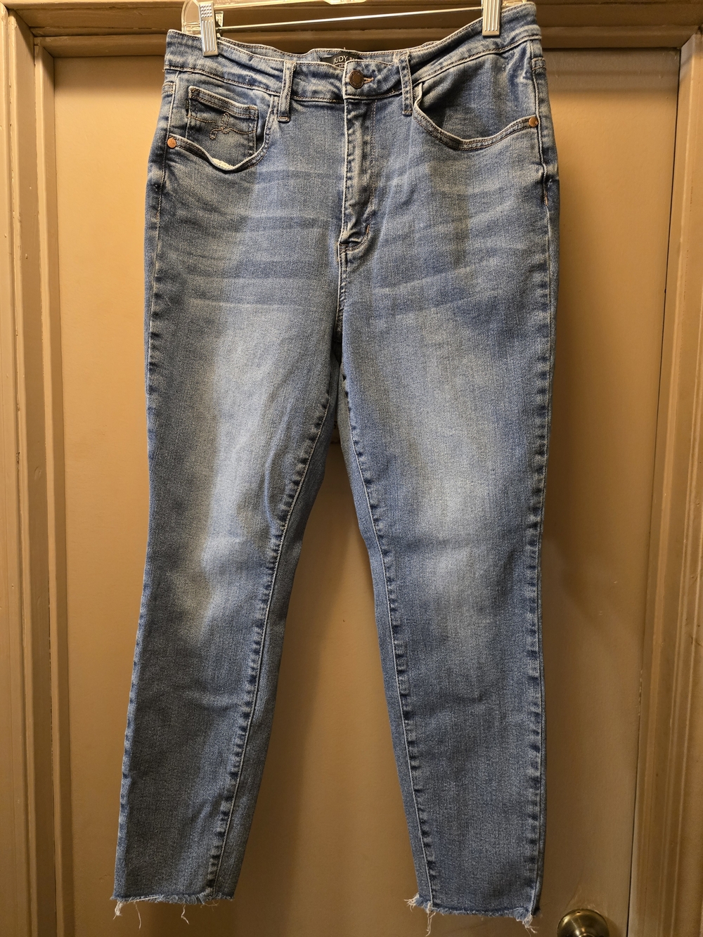 Judy Blue Light Wash Ankle Crop Jeans Size 15/32